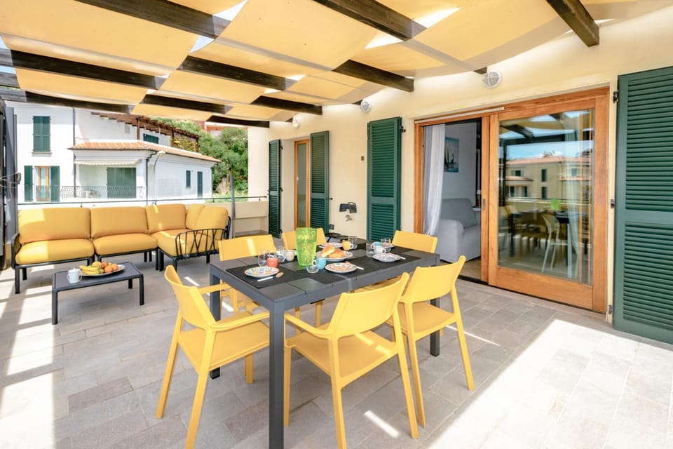 Patio, Day, View (from property/room), Balcony/Terrace, Living room, Seating area, Dining area