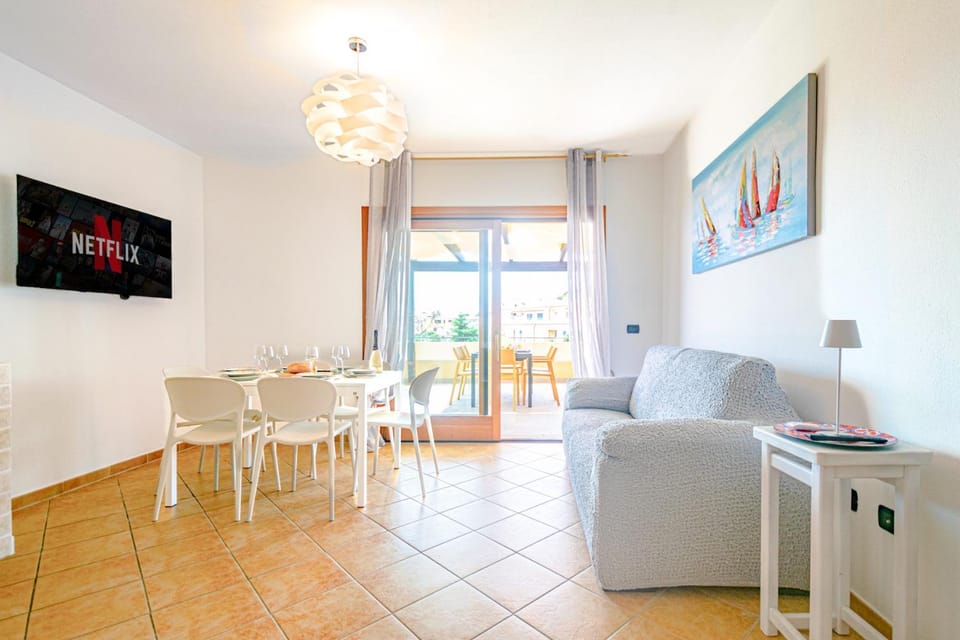 Communal lounge/ TV room, TV and multimedia, Kitchen or kitchenette, Living room, Seating area, Dining area, Evening entertainment