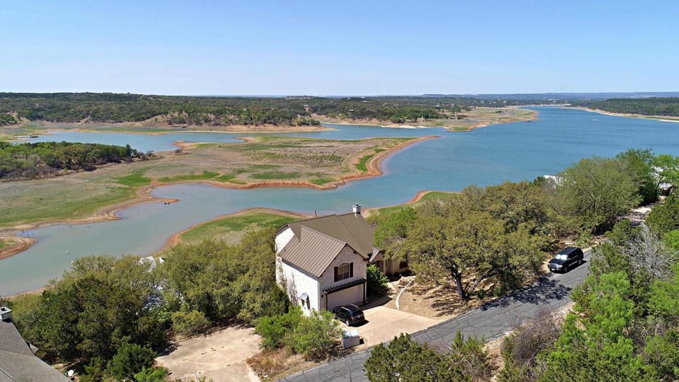 Pet-Friendly Oasis in Gated Community House in Lake Travis