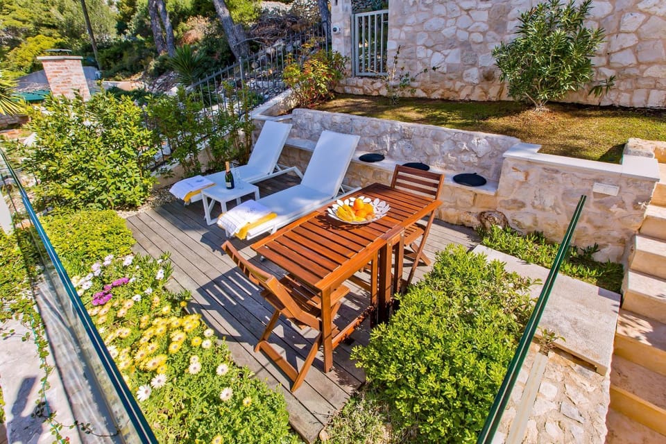 Balcony/Terrace, Area and facilities