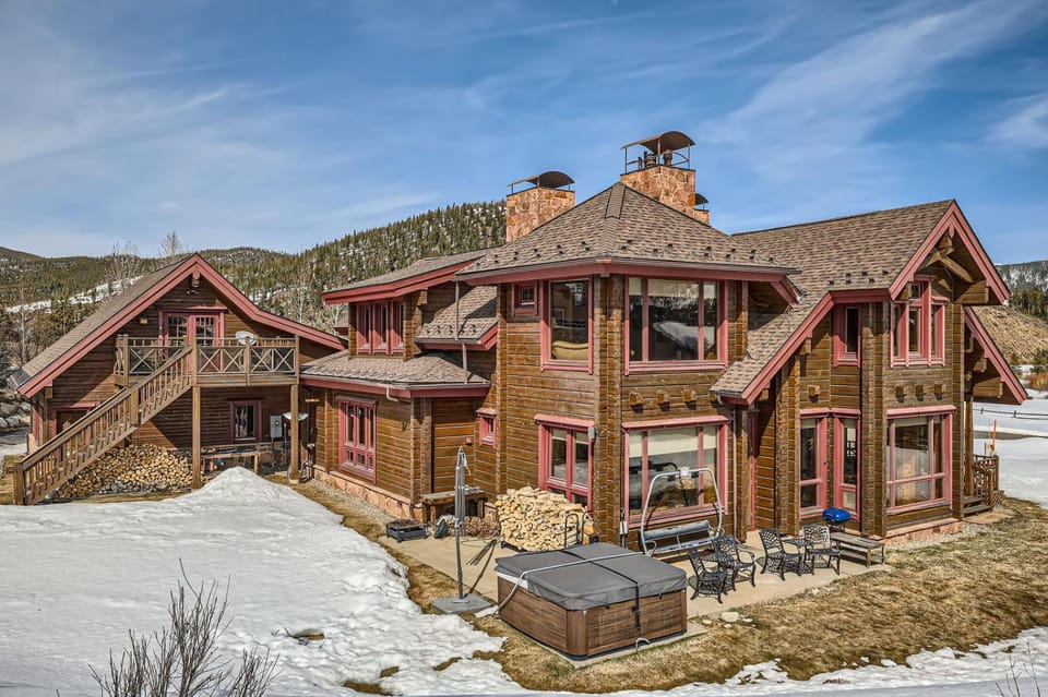 Luxury Home for 12 with Hot Tub Sauna & Mtn Views House in Breckenridge