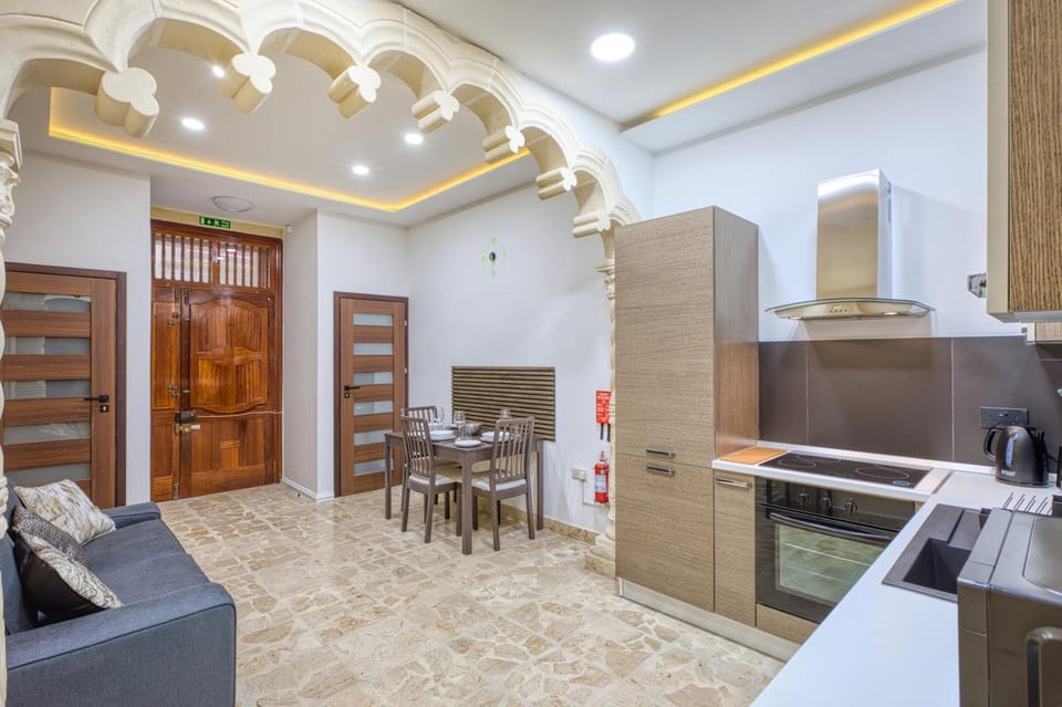 Kitchen or kitchenette, Living room, Seating area, Dining area, oven, stove