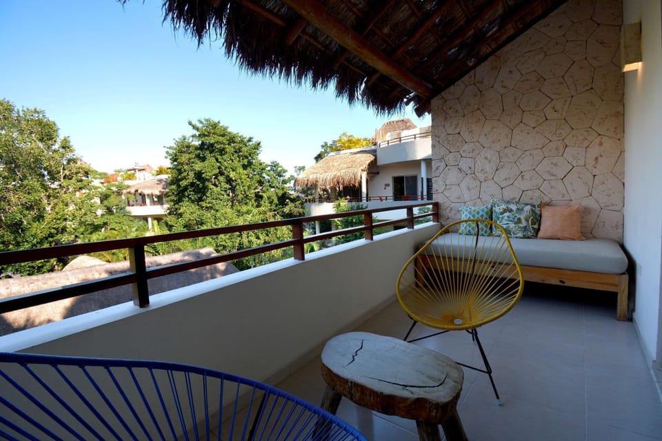 View (from property/room), Balcony/Terrace, Seating area