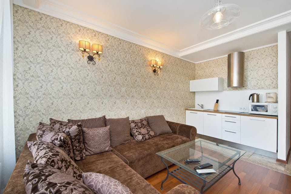 Kitchen or kitchenette, Living room