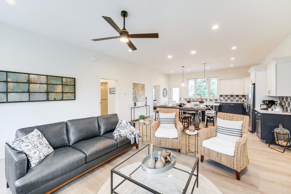 Walk to Lake Erie: Sleek Retreat w/ Screened Patio House in Lake Erie