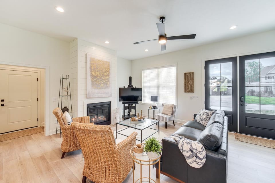 Walk to Lake Erie: Sleek Retreat w/ Screened Patio House in Lake Erie