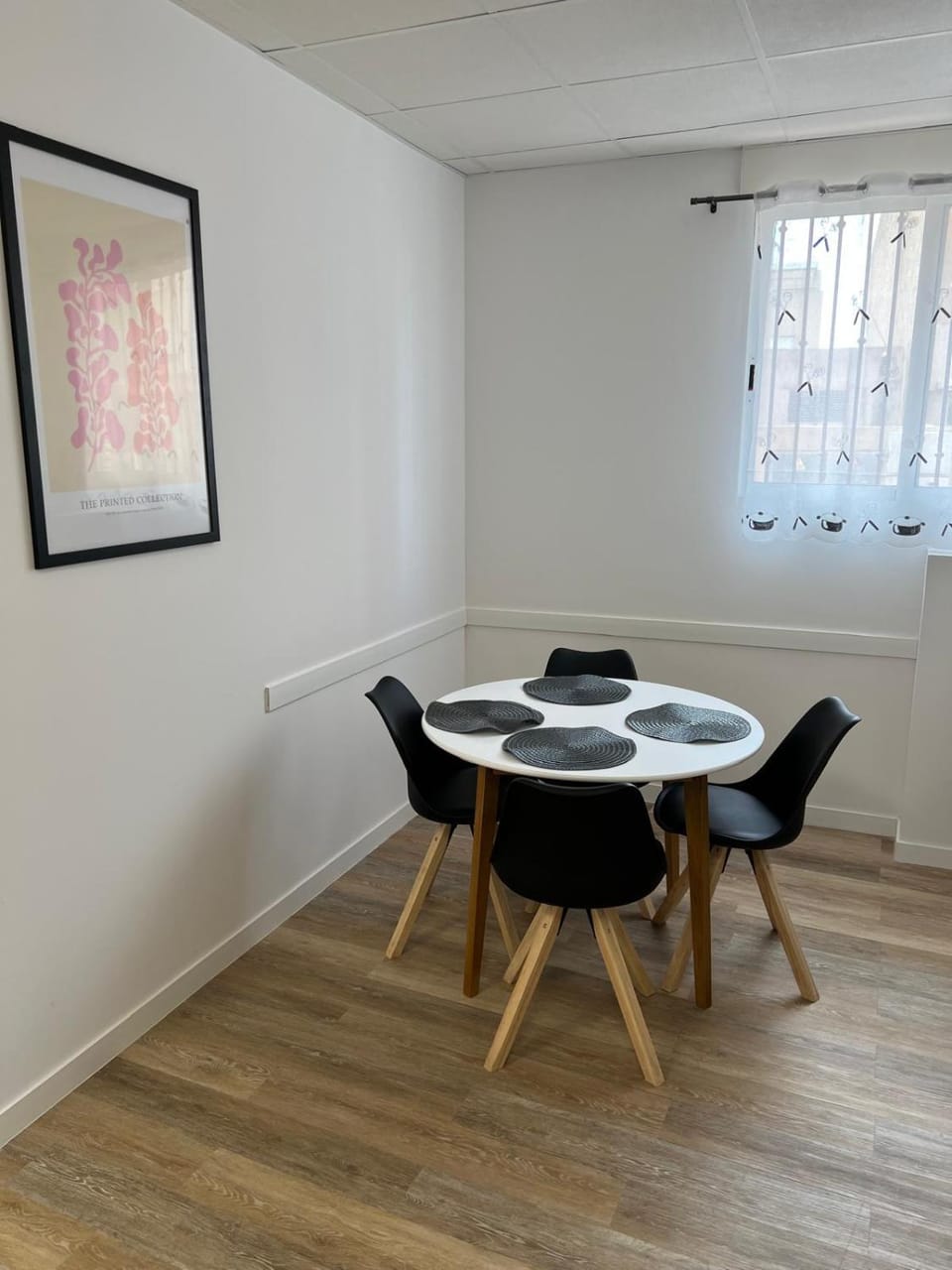Seating area, Dining area
