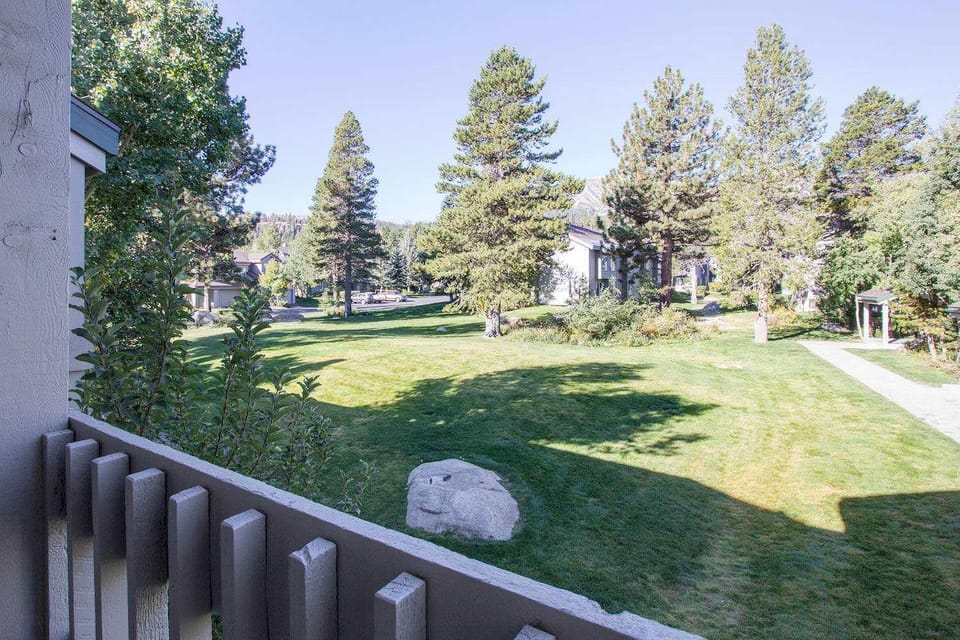 Snowcreek #566 Near Golf & Shuttle House in Mammoth Lakes