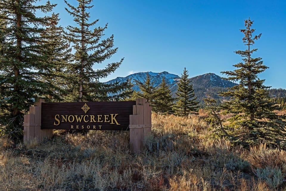 Snowcreek #566 Near Golf & Shuttle House in Mammoth Lakes