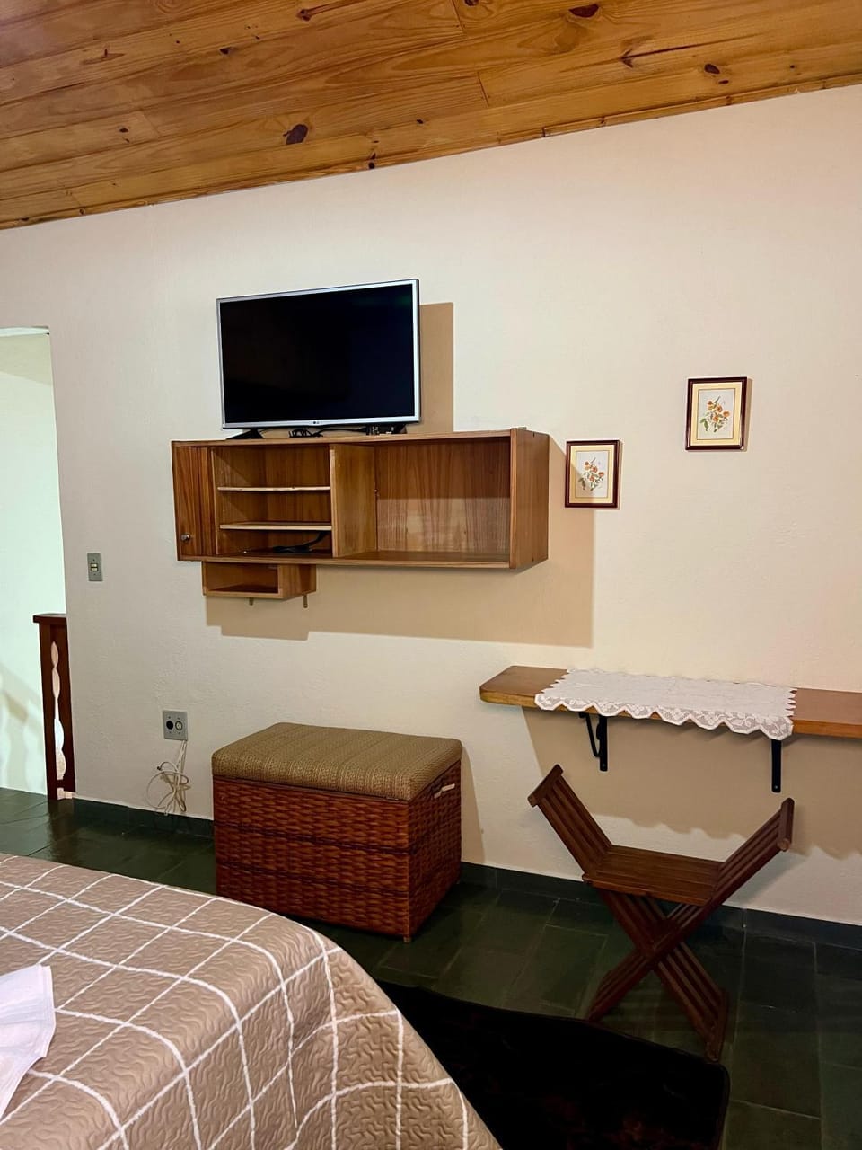 TV and multimedia, Photo of the whole room, Bedroom