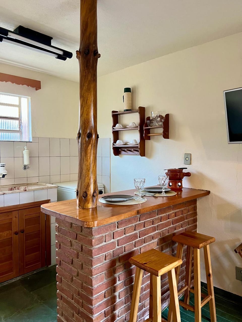 Kitchen or kitchenette, Dining area