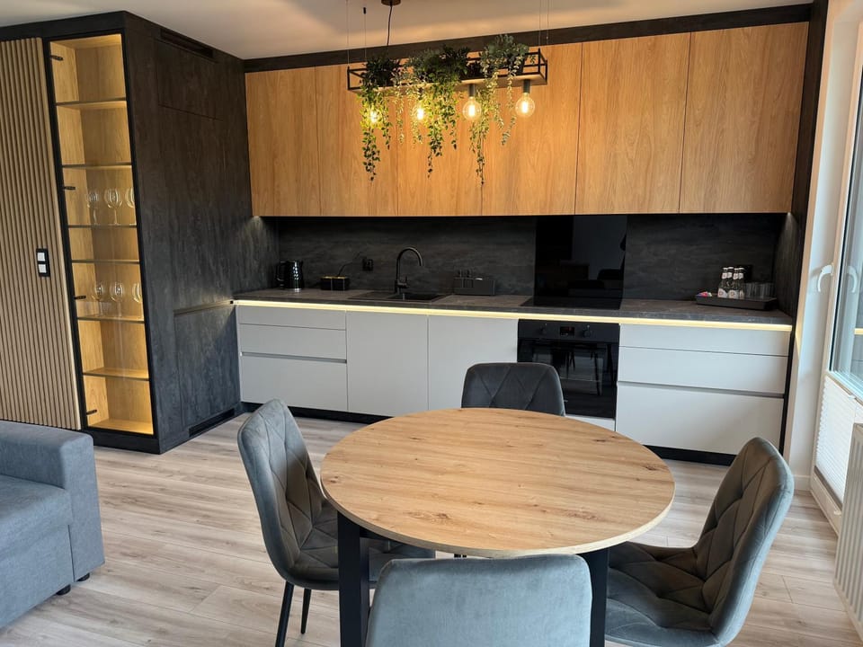 Kitchen or kitchenette, Living room, Seating area, Dining area