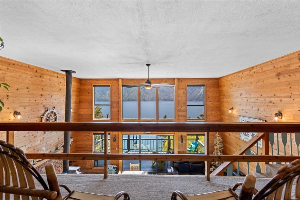 Grandview Lakeside Escape House in Lake Pend Oreille