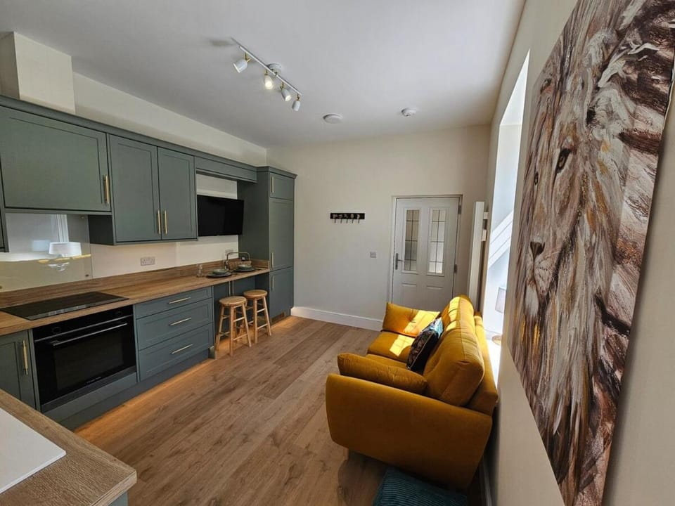 TV and multimedia, Kitchen or kitchenette, Living room