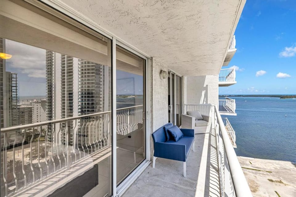 Spacious 1 Bed 1 BTH Brickell Ocean View Apartment in Brickell