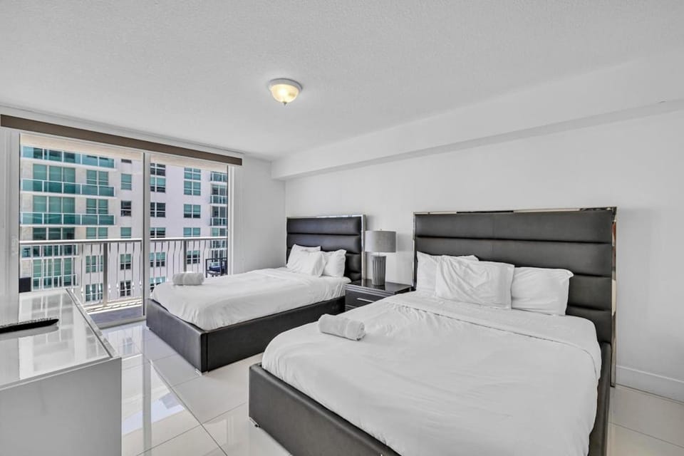 Spacious 1 Bed 1 BTH Brickell Ocean View Apartment in Brickell