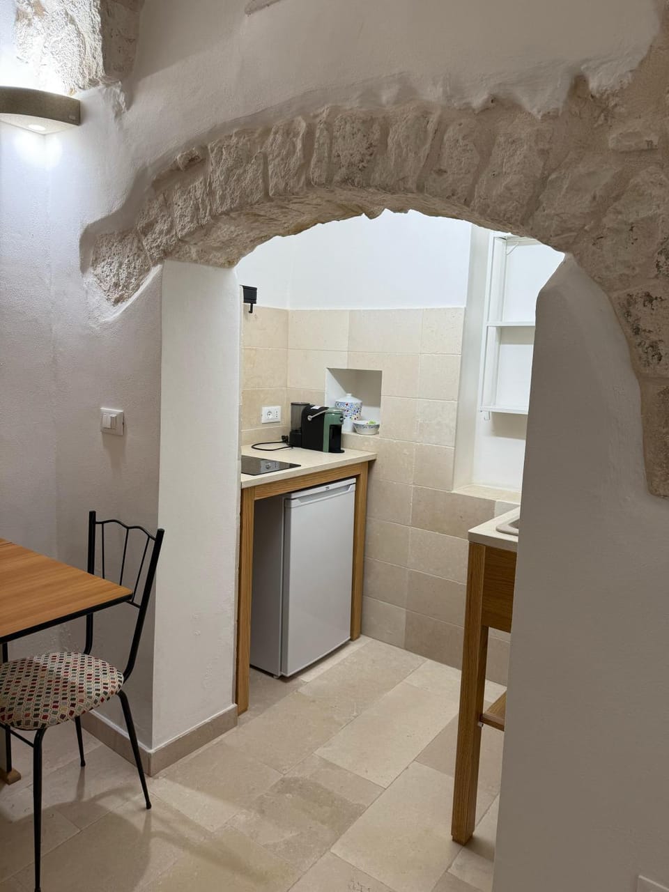 Coffee/tea facilities, Kitchen or kitchenette, Dining area, minibar, stove