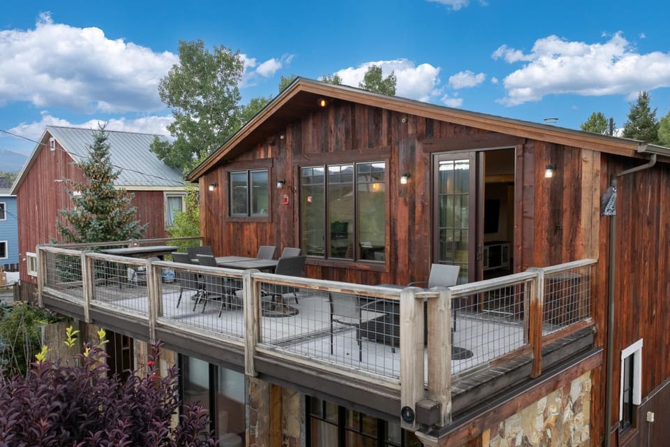 Property building, Patio, Balcony/Terrace, Seating area
