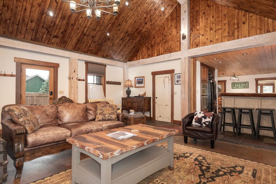 Living room, Seating area, furniture