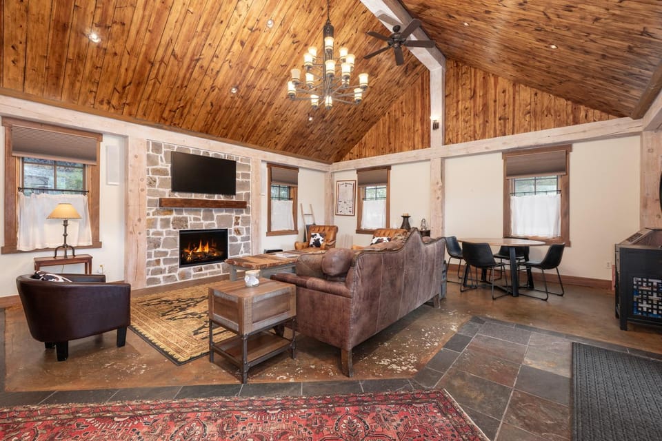 TV and multimedia, Living room, Seating area, fireplace, furniture