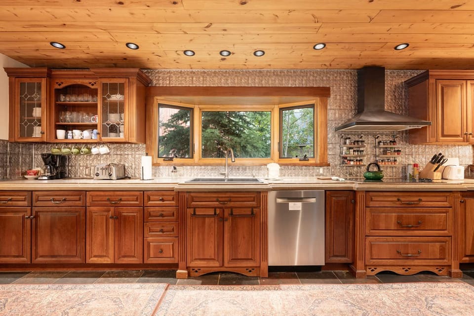 Kitchen or kitchenette, dishwasher, kitchen