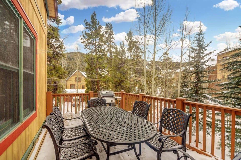 3 BDR for 10 with Pool & Hot Tub Mins to Ski Lift House in Keystone
