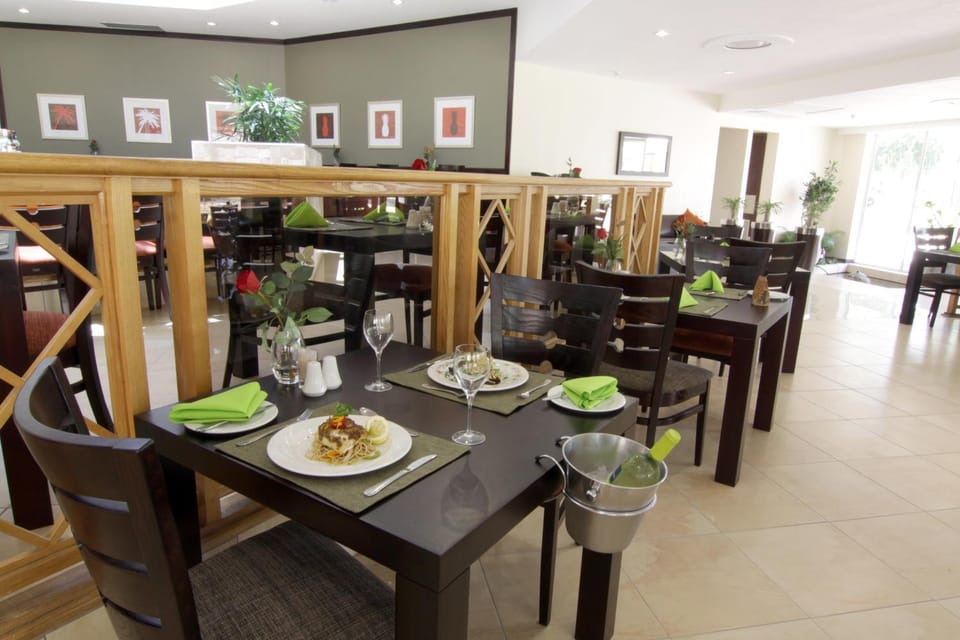 Restaurant/places to eat, Food, Drinks