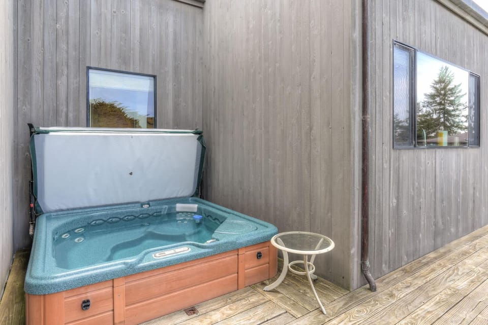 Starlight Reach - Private Hot Tub House in Sonoma County