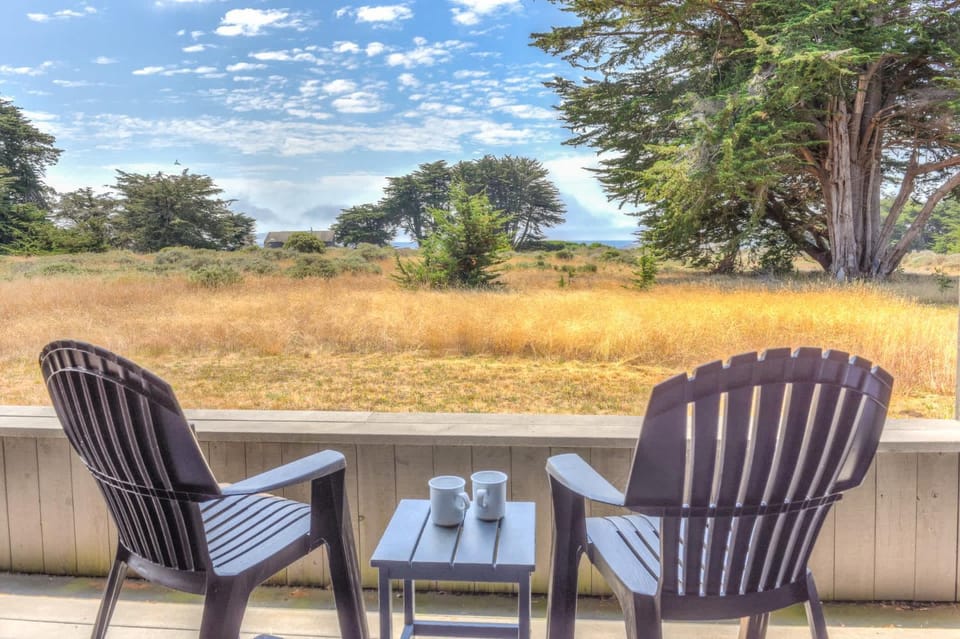 Lovely Views - Walk To Shell Beach House in Sonoma County