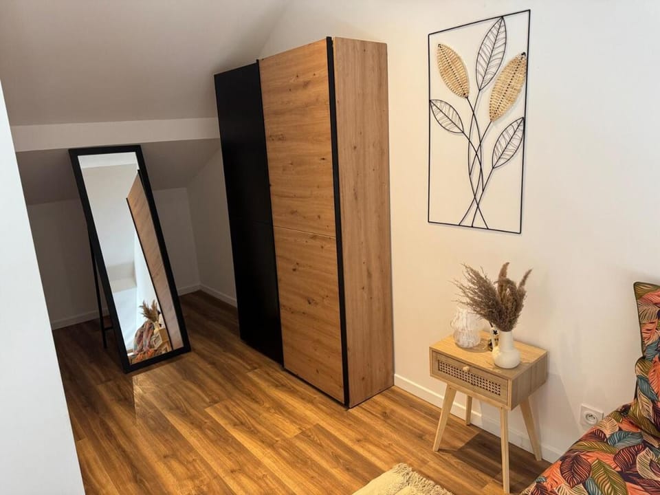 Bedroom, wardrobe