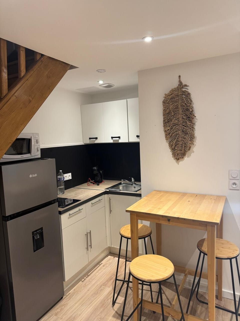 Kitchen or kitchenette, Dining area, stove