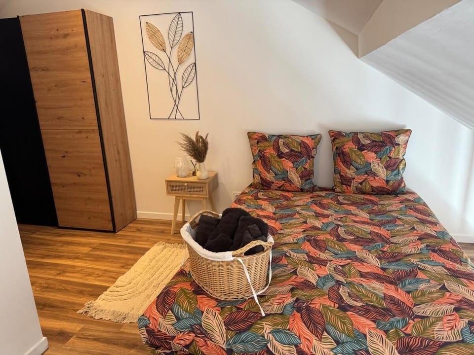 Bed, Photo of the whole room, Bedroom, wardrobe