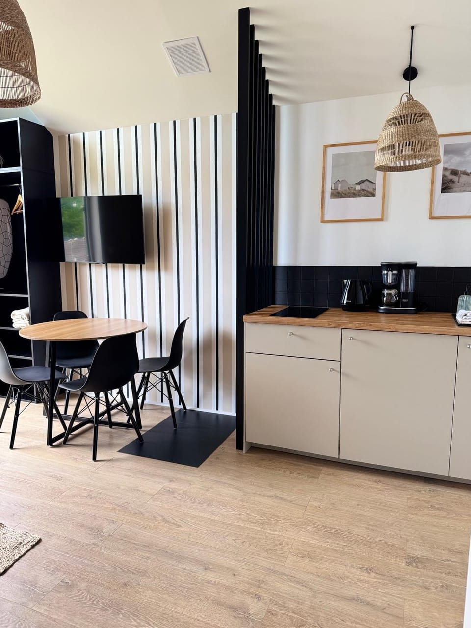 Kitchen or kitchenette, Living room, Dining area, stove