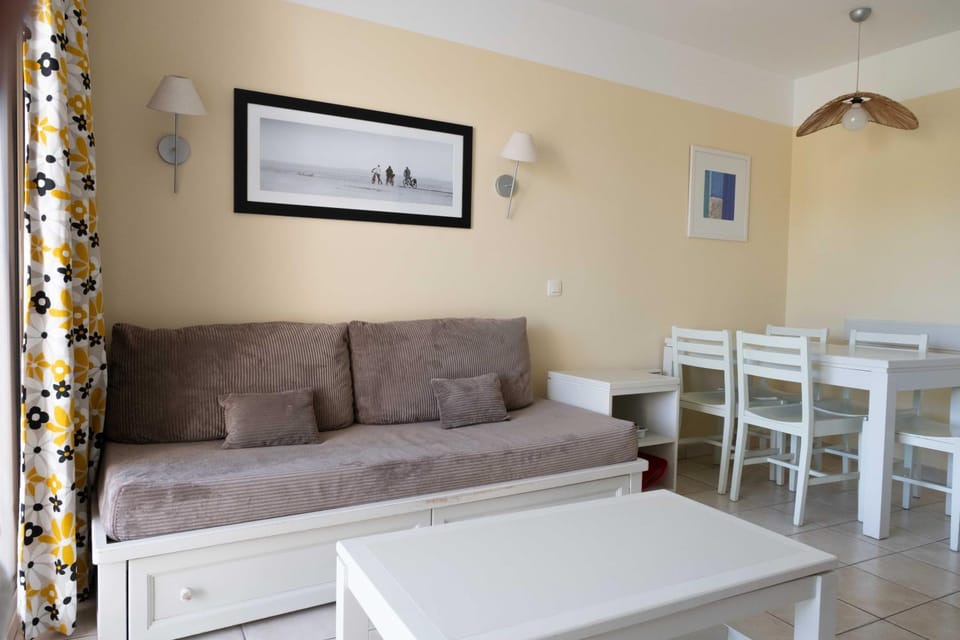 Living room, Meals