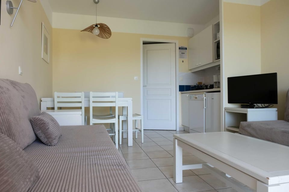 Living room, Meals, kitchen
