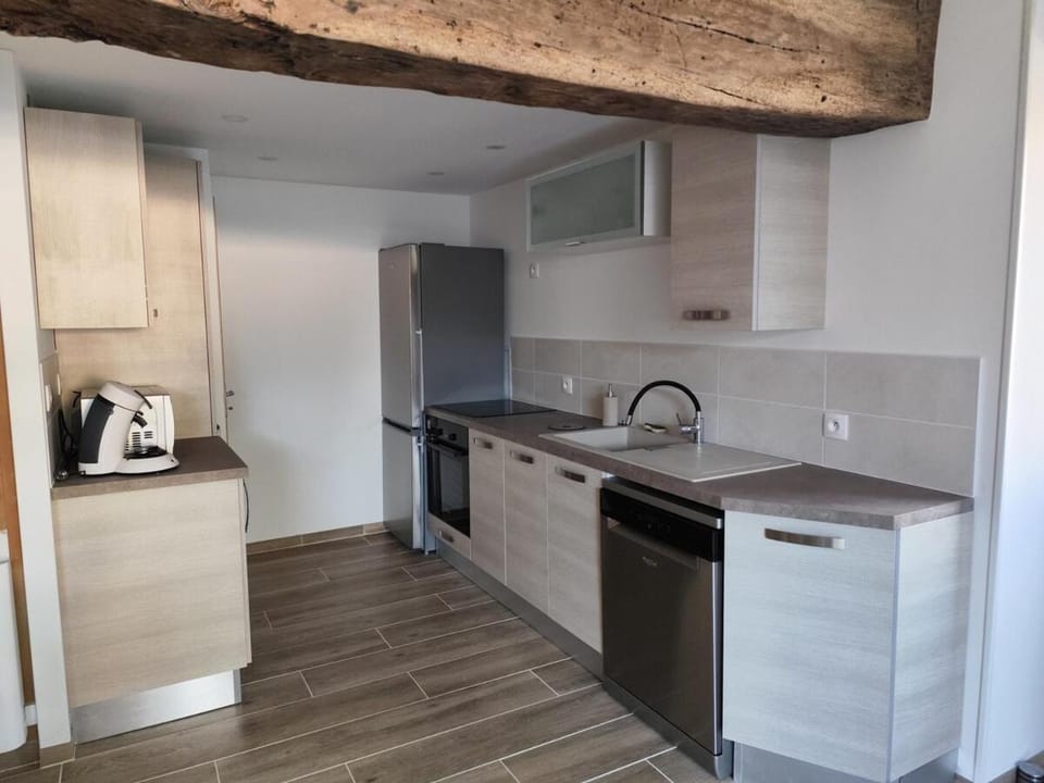 Kitchen or kitchenette, dishwasher, toaster