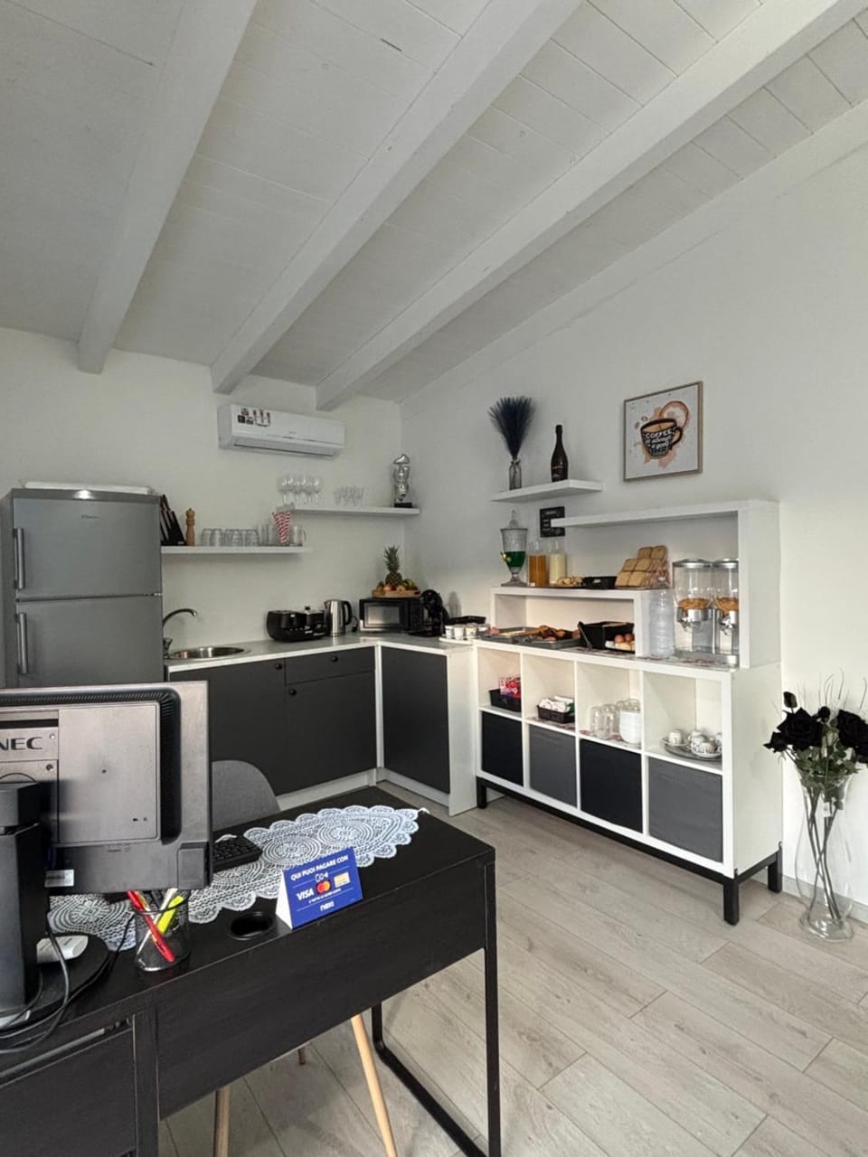 Facade/entrance, Lobby or reception, kitchen