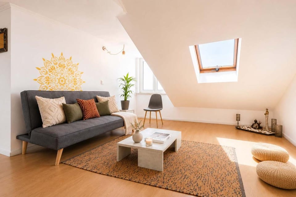 Terrace & River View Retreat Apartment in Lisbon