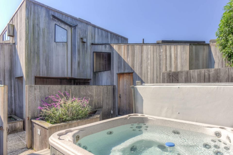 Ocean Views - Near Bluff Coast Trail - Hot Tub House in Sonoma County