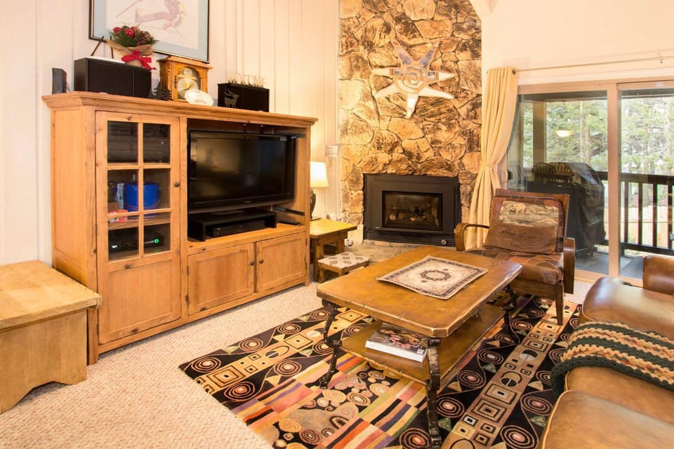 Chamonix Year-Round Fun with Shared Pool House in Mammoth Lakes