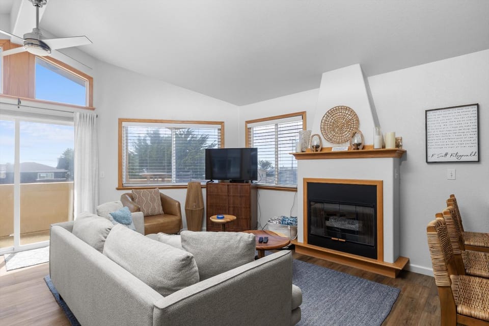 Pet Friendly-Ocean View Pacific Breeze House in Cambria