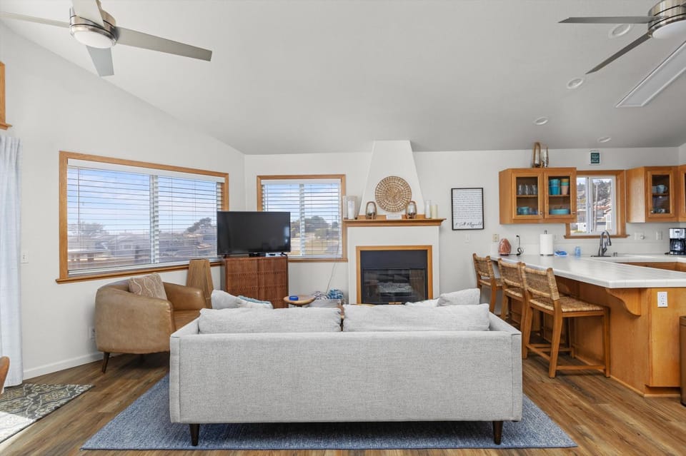 Pet Friendly-Ocean View Pacific Breeze House in Cambria
