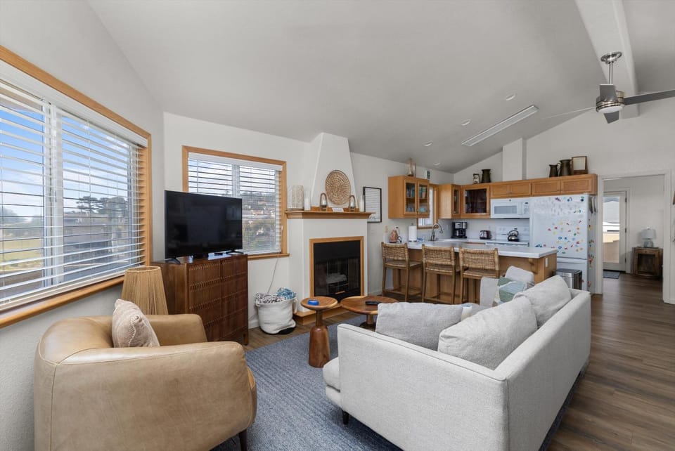 Pet Friendly-Ocean View Pacific Breeze House in Cambria