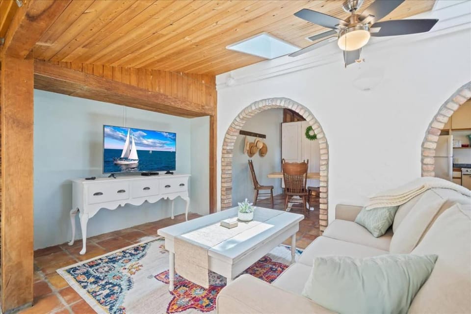 Quiet secluded townhouse just steps to the beach! House in Cape Canaveral