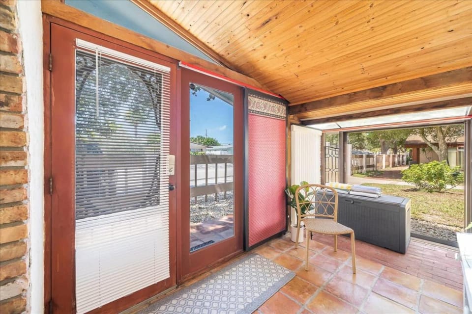 Quiet secluded townhouse just steps to the beach! House in Cape Canaveral