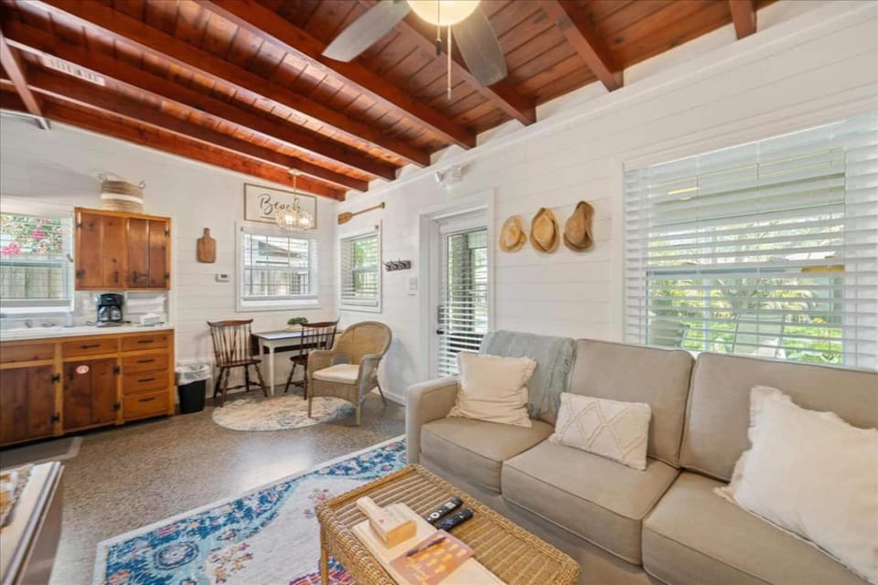 Cozy Beach-side Bungalow! House in Cape Canaveral