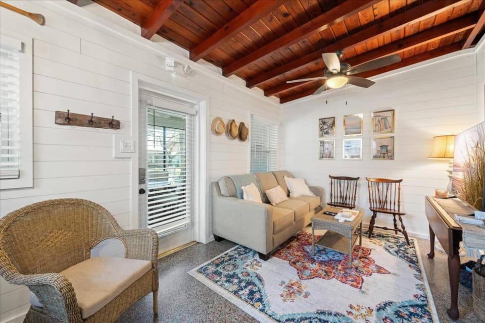 Cozy Beach-side Bungalow! House in Cape Canaveral