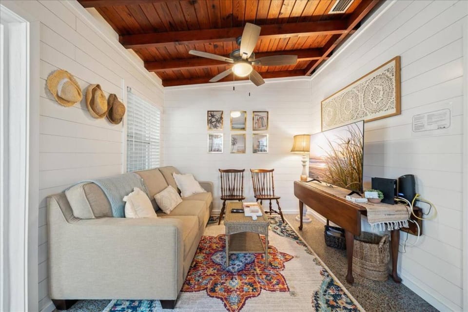 Cozy Beach-side Bungalow! House in Cape Canaveral