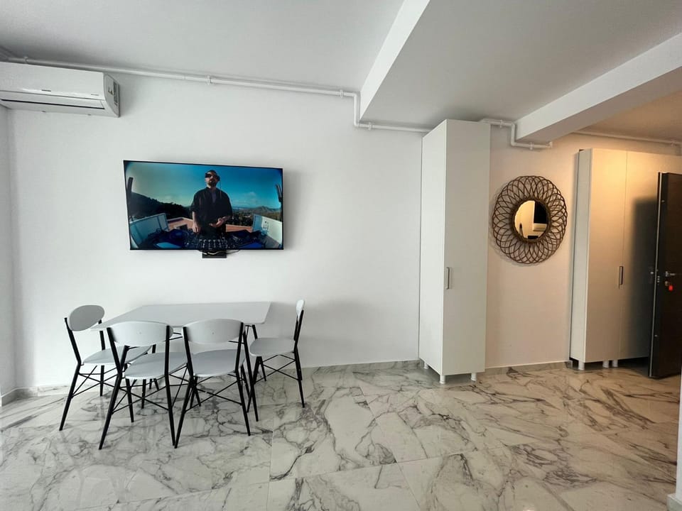 TV and multimedia, Dining area, air conditioner