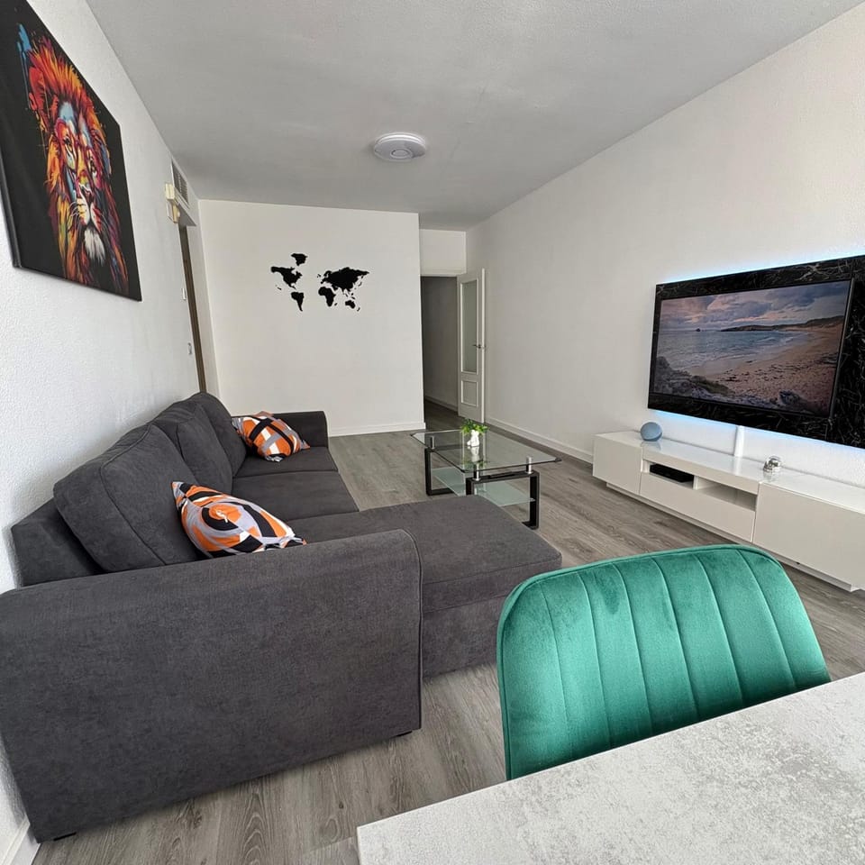 Communal lounge/ TV room, Living room, Seating area